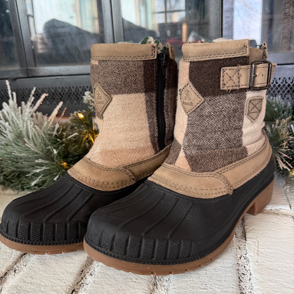 Kamik Avelle Duck Boots Tan Buffalo Plaid Warm Thinsulate Waterproof Women’s 9